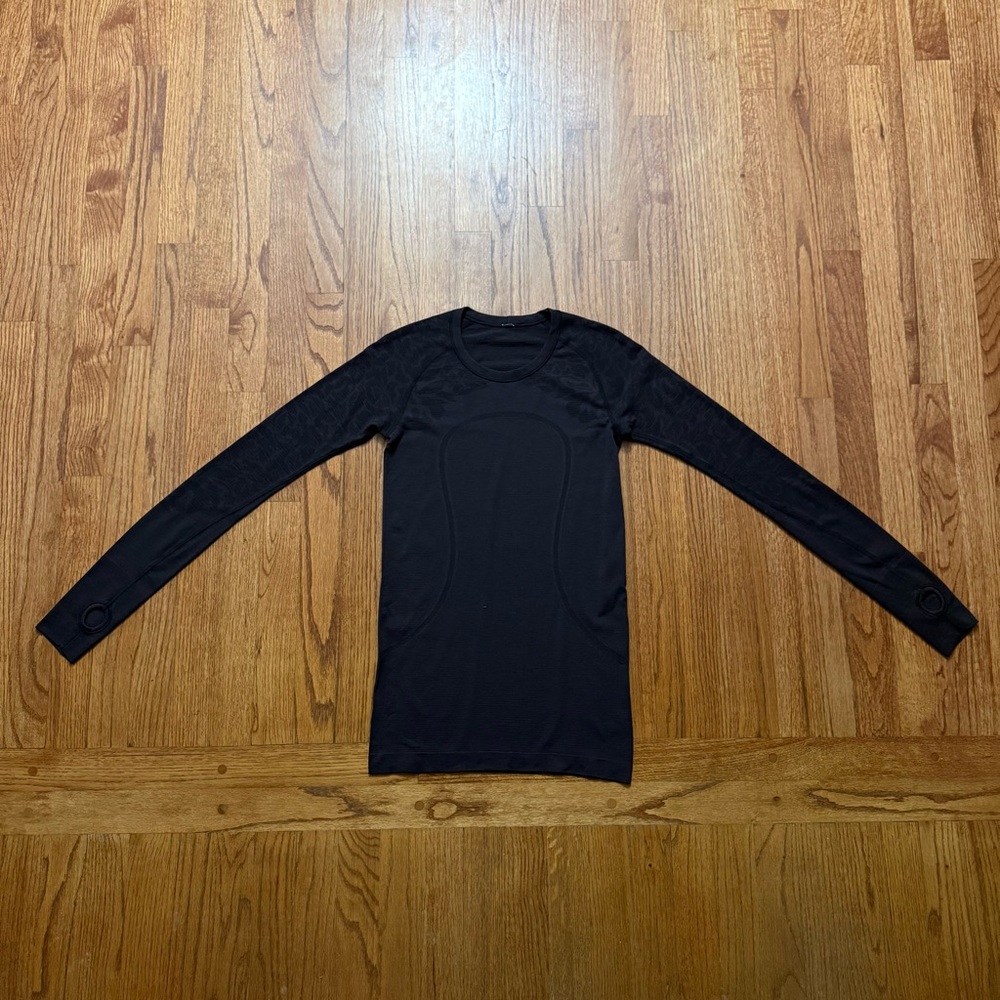 Lululemon Swiftly Tech Long Sleeve Crew in Black Cherry size 6 - Picture 2 of 14